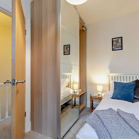 2 Bed In 94413 Holiday home