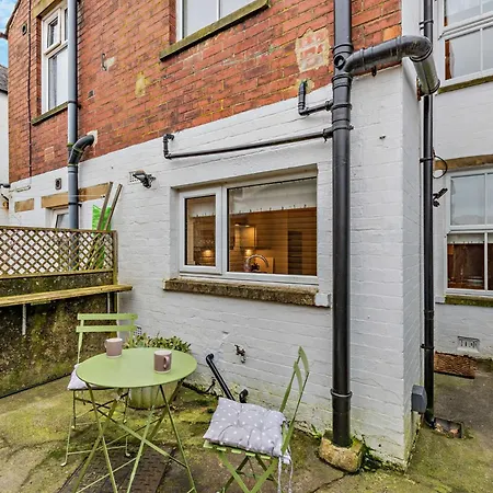 2 Bed In 94413 Holiday home *
