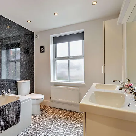 2 Bed In 94413 * 세틀